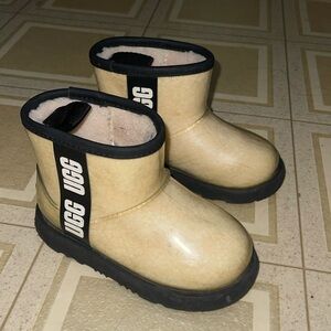 Ugg clear
